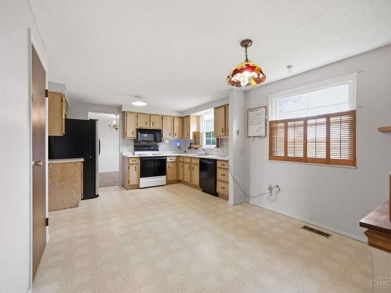 11554 Lincolnshire Drive, Forest Park, OH 45240 Photo 11