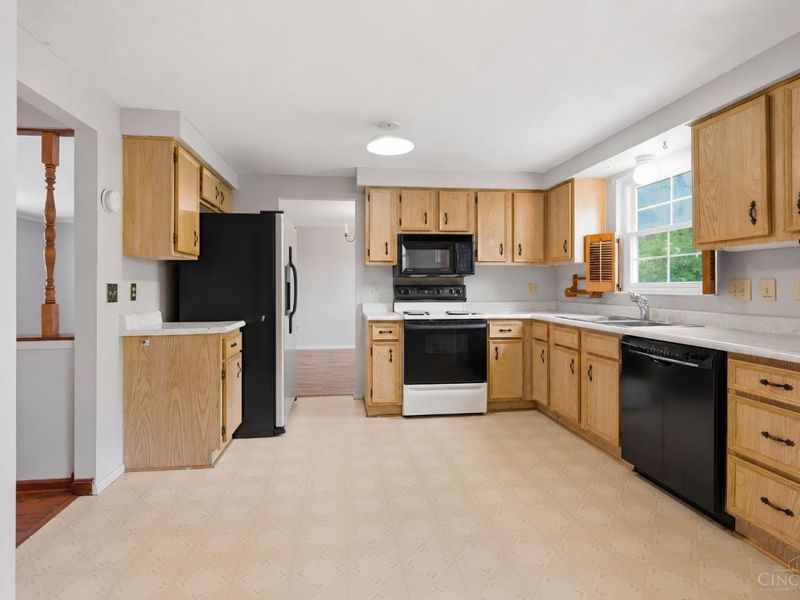 11554 Lincolnshire Drive, Forest Park, OH 45240 Photo 12