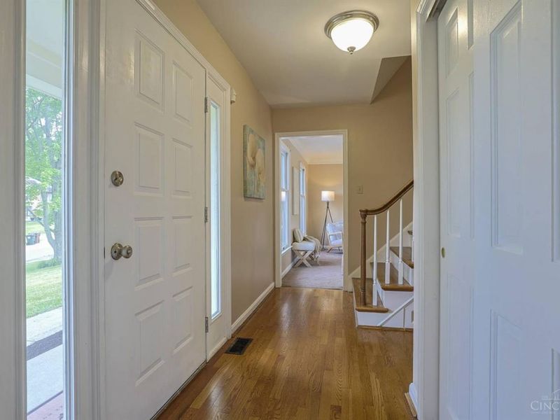 3020 Cooperhill Drive, Evendale, OH 45241 Photo 3