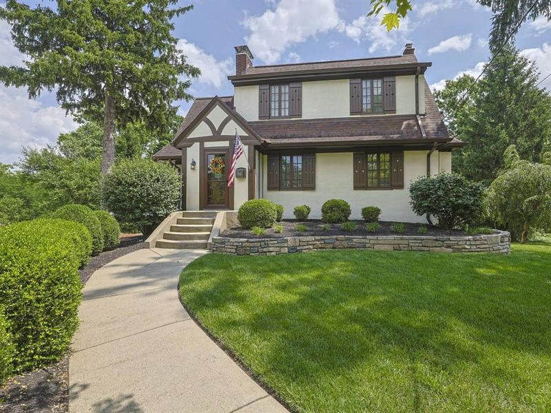1242 Garden Circle, Wyoming, OH 45215 Photo 1