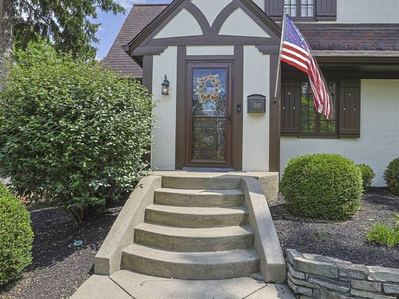 1242 Garden Circle, Wyoming, OH 45215 Photo 3