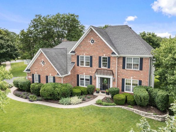 158 Derby Glen Drive , Glen Ellyn, IL 60137