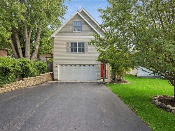 901 Peter Street , McHenry, IL 60051