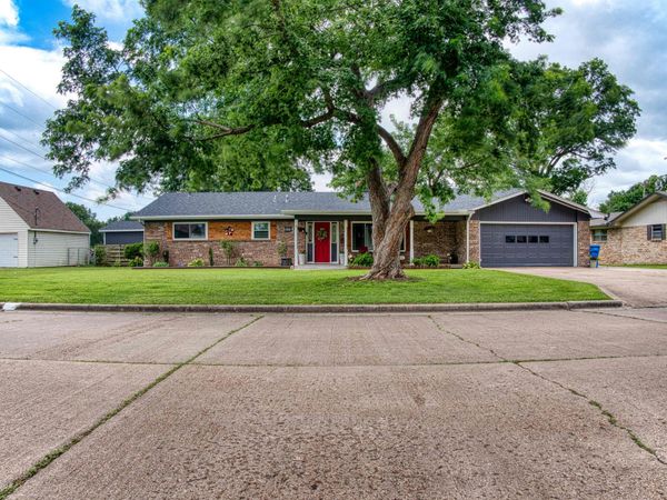 1510 15th Ave NE , Miami, OK 74354