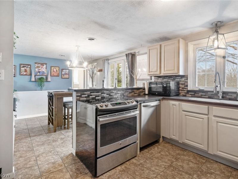 5147 Broadway Avenue NE, Louisville, OH 44641 Photo 11