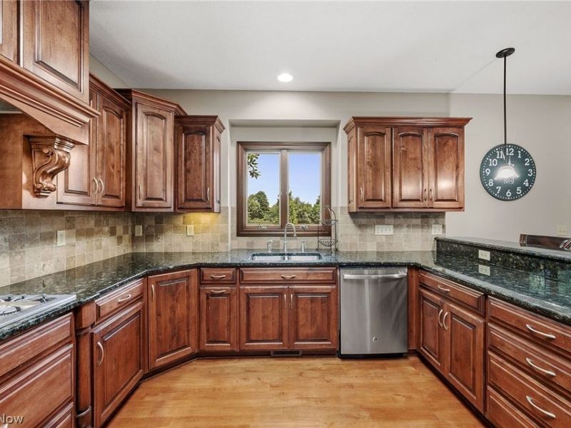 318 Edenmore Street, Wadsworth, OH 44281 Photo 21