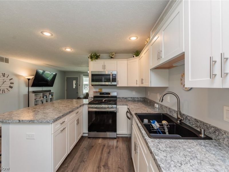 11901 Appleton Drive, Parma Heights, OH 44130 Photo 10