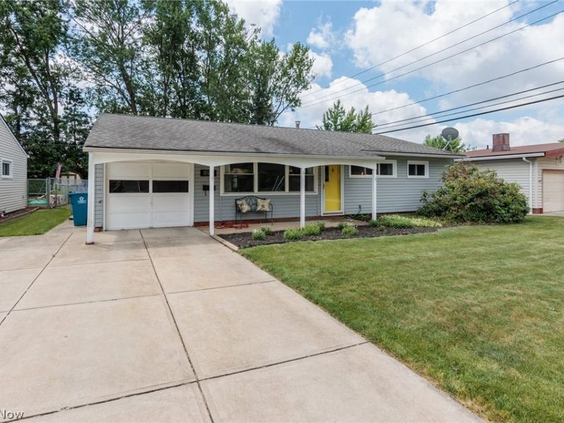11901 Appleton Drive, Parma Heights, OH 44130 Photo 2