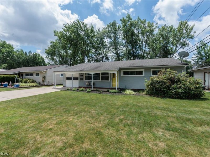 11901 Appleton Drive, Parma Heights, OH 44130 Photo 3