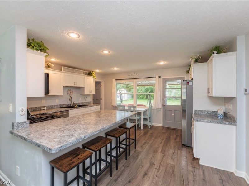 11901 Appleton Drive, Parma Heights, OH 44130 Photo 4