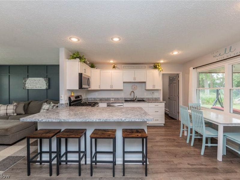 11901 Appleton Drive, Parma Heights, OH 44130 Photo 5