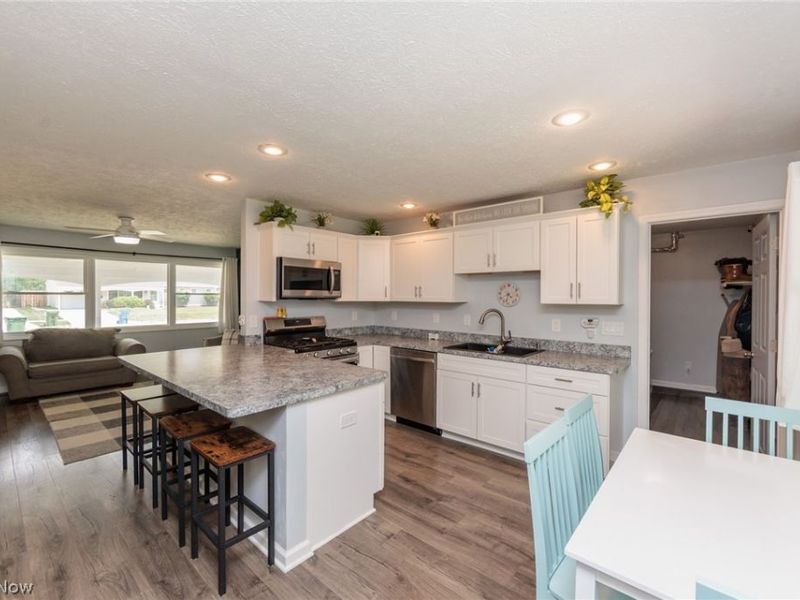 11901 Appleton Drive, Parma Heights, OH 44130 Photo 7