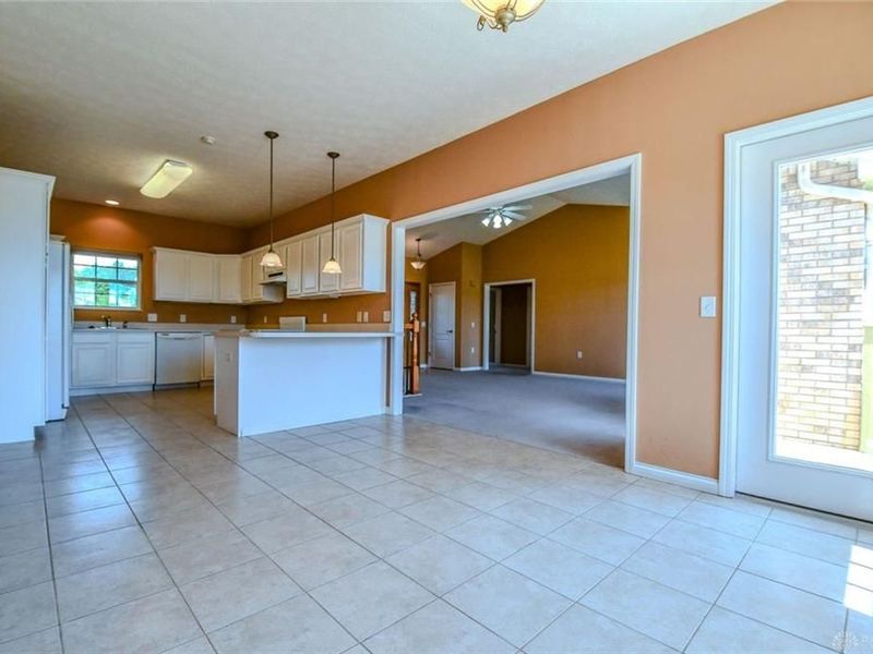 6380 Pin Oak Court, Huber Heights, OH 45424 Photo 10