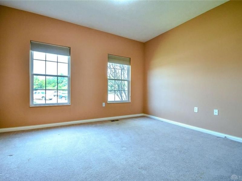 6380 Pin Oak Court, Huber Heights, OH 45424 Photo 23