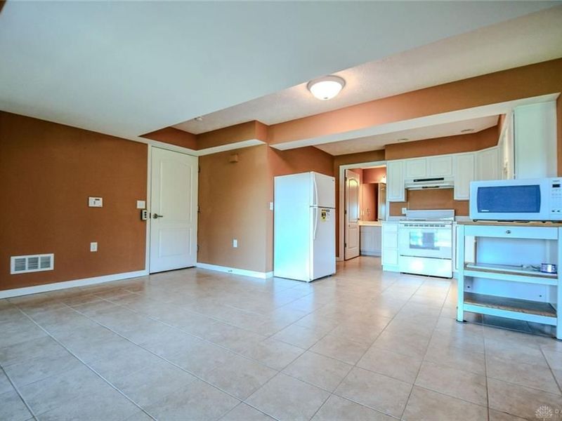 6380 Pin Oak Court, Huber Heights, OH 45424 Photo 33