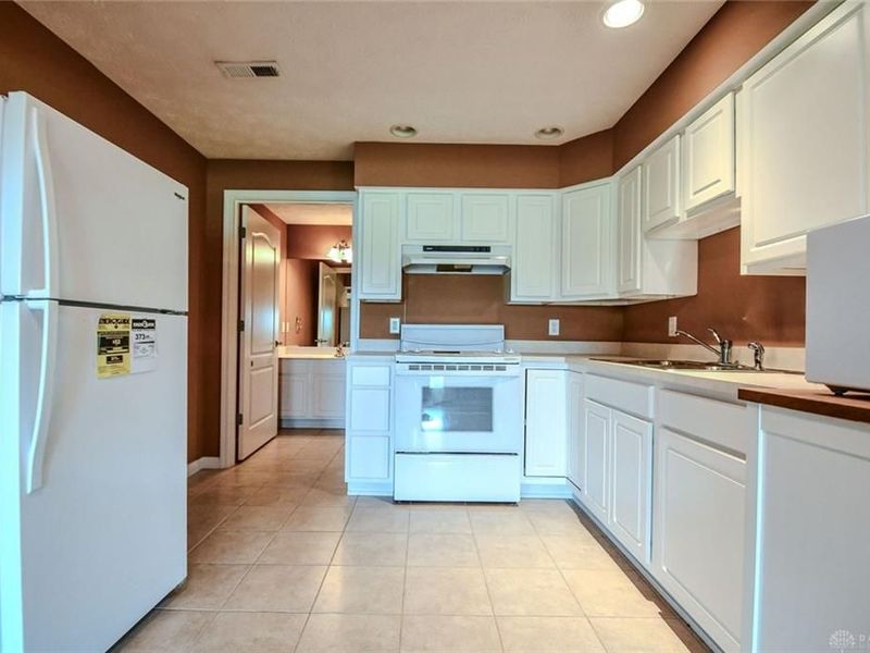 6380 Pin Oak Court, Huber Heights, OH 45424 Photo 35