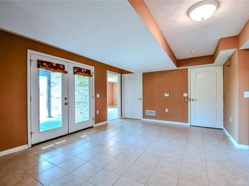 6380 Pin Oak Court, Huber Heights, OH 45424 Photo 37
