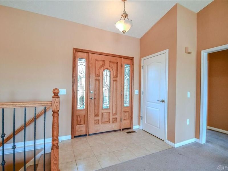 6380 Pin Oak Court, Huber Heights, OH 45424 Photo 5