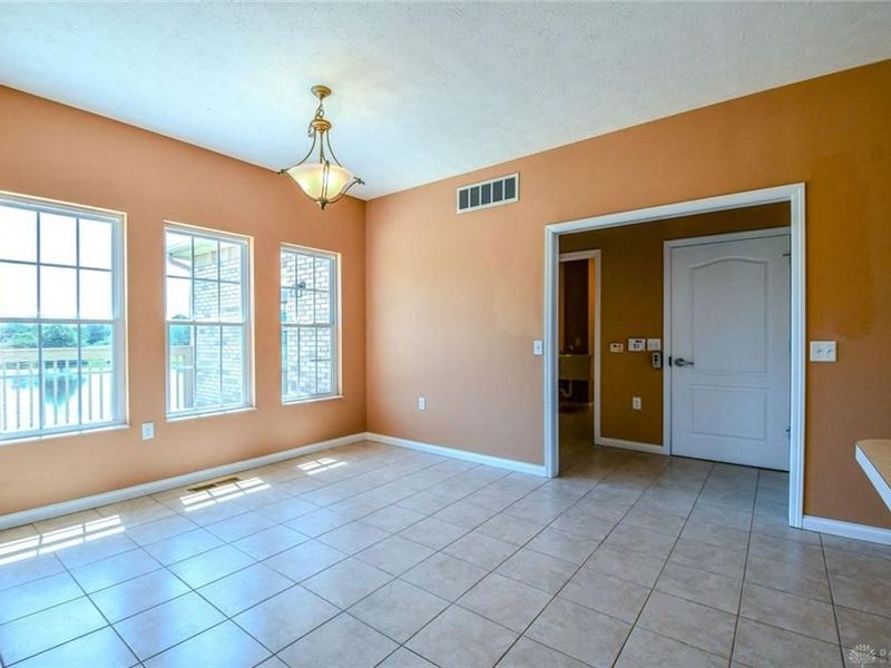 6380 Pin Oak Court, Huber Heights, OH 45424 Photo 9