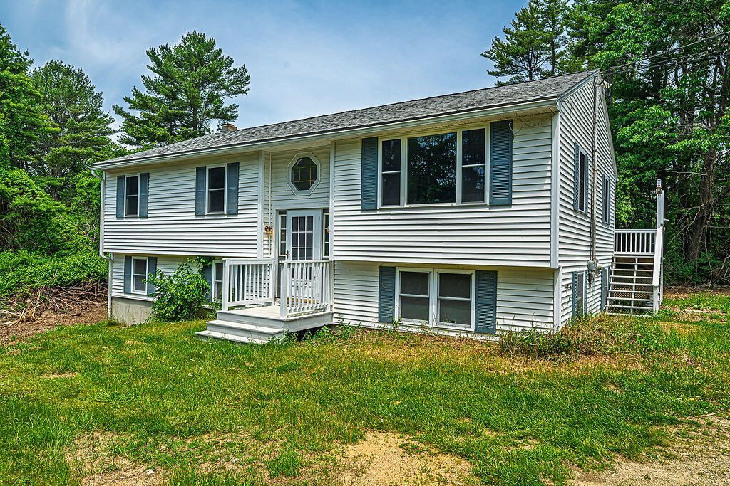 11 E Rocky Hill Road Ne, York, ME 03909 Main Photo
