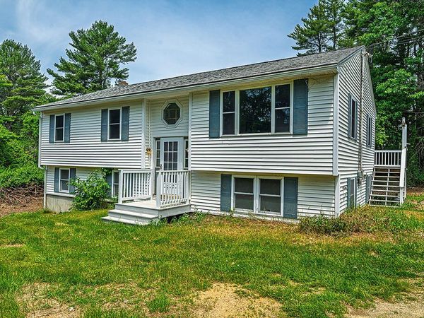 11 E Rocky Hill Road NE, York, ME 03909