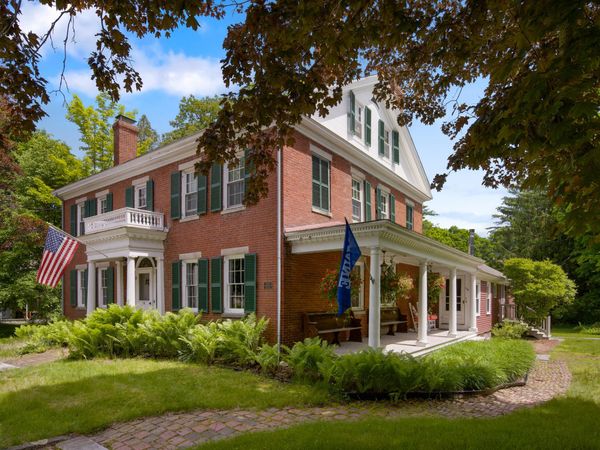 114 Main Street , Orono, ME 04473