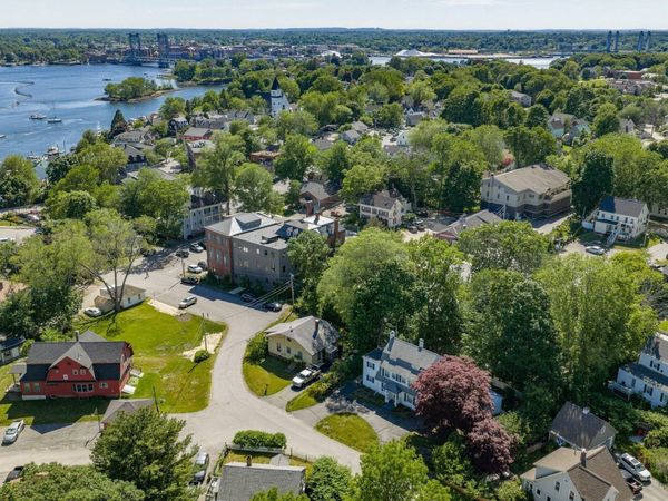 17 Traip Avenue, Kittery, ME 03904