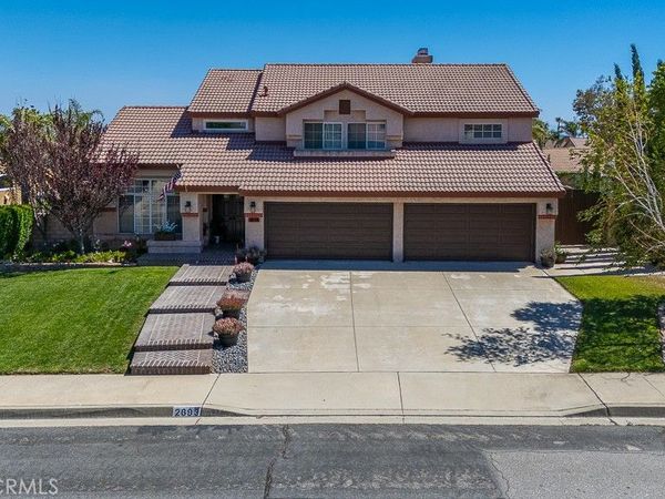 2693 W La Morada Drive , Rialto, CA 92377