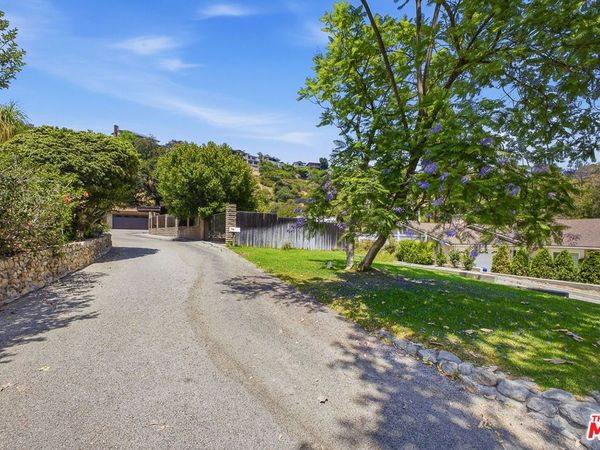 2215 Crescent Avenue , Montrose, CA 91020