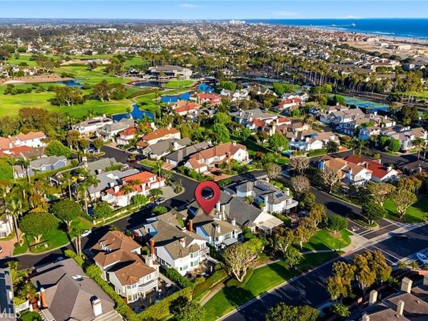 19545 Woodlands Dr , Huntington Beach, CA 92648