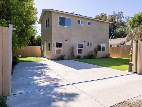 8434 Gothic Street , North Hills, CA 91343