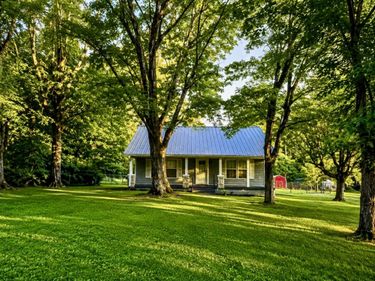 3328 Church St , Burns, TN 37029