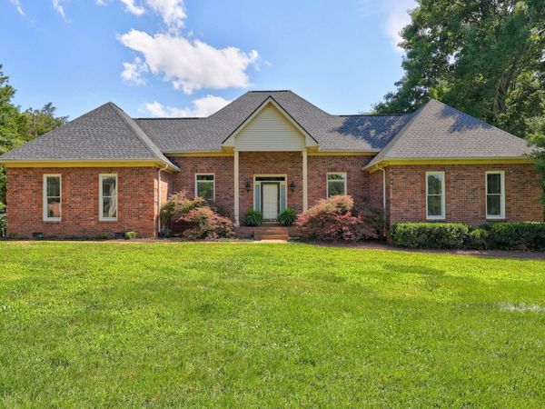 1135 Stirlingshire Dr, Hendersonville, TN 37075
