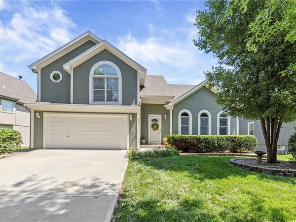 1202 Aspen Drive, Smithville, MO 64089