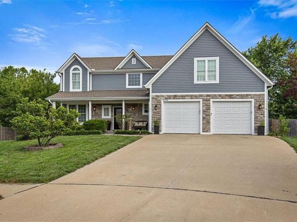 20934 Cottonwood Circle, Spring Hill, KS 66083