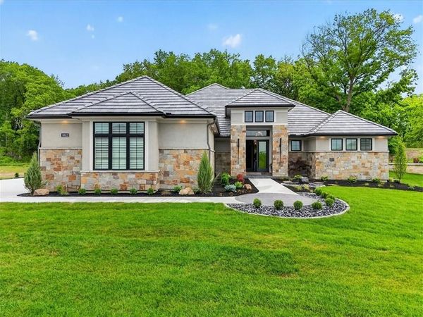 8612 Westridge Court, Parkville, MO 64152