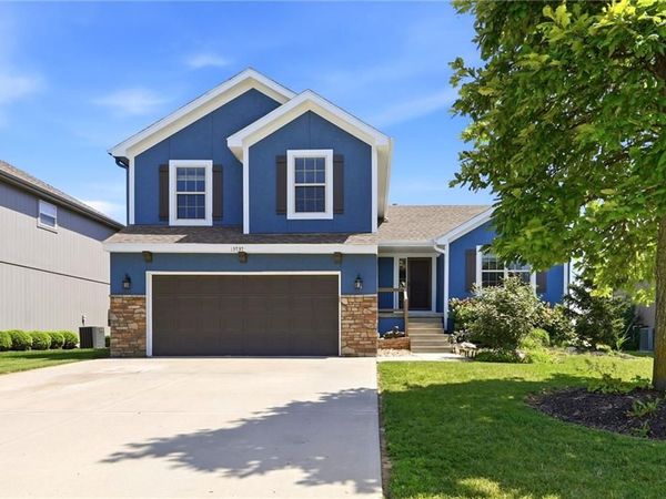 13787 Valleyview Way, Bonner Springs, KS 66012