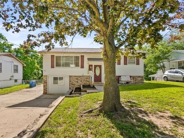 406 S Vassar Avenue, Sugar Creek, MO 64054