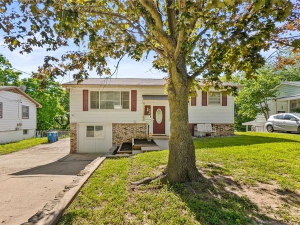 406 S Vassar Avenue, Sugar Creek, MO 64054