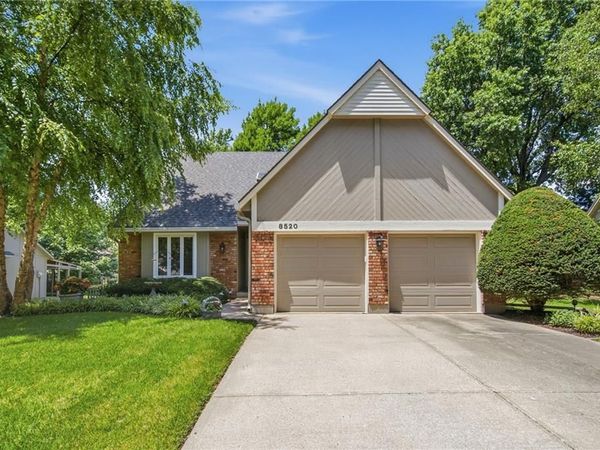 8520 Darnell Street, Lenexa, KS 66215