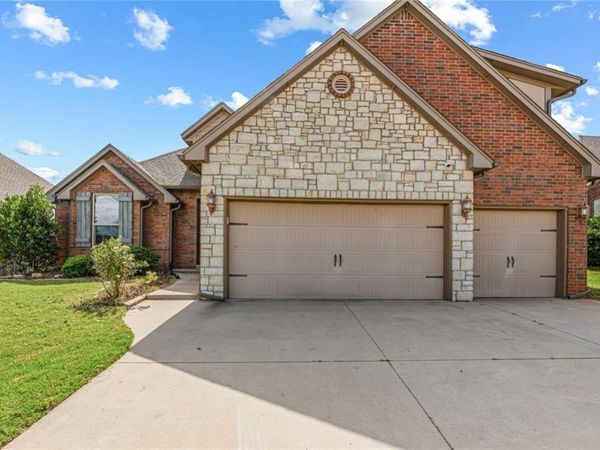 1117 Samantha Lane, Moore, OK 73160
