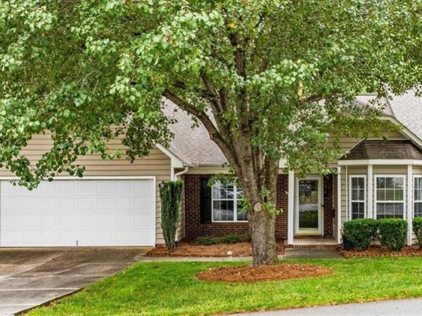 8 Mansfield Circle, Greensboro, NC 27455
