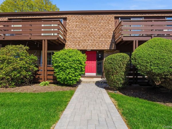 17 New Holland Village , Nanuet, NY 10954