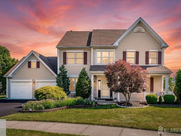 8 Tufts Court, Kendall Park, NJ 08824