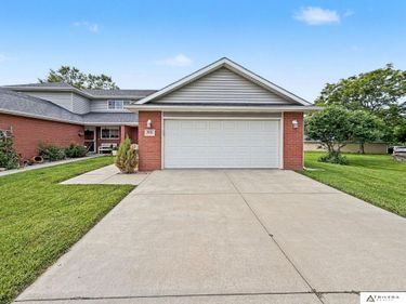 7631 Maple Village Drive, Lincoln, NE 68510
