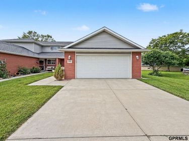 7631 Maple Village Drive, Lincoln, NE 68510