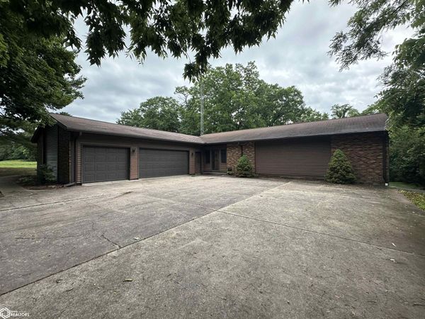 12264 Irish Ridge Road, Burlington, IA 52601