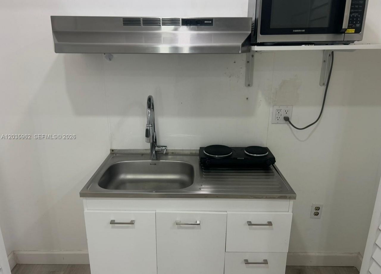 8764 SW 54th Ter, Unit Efficiency, Miami, FL 33165 Photo