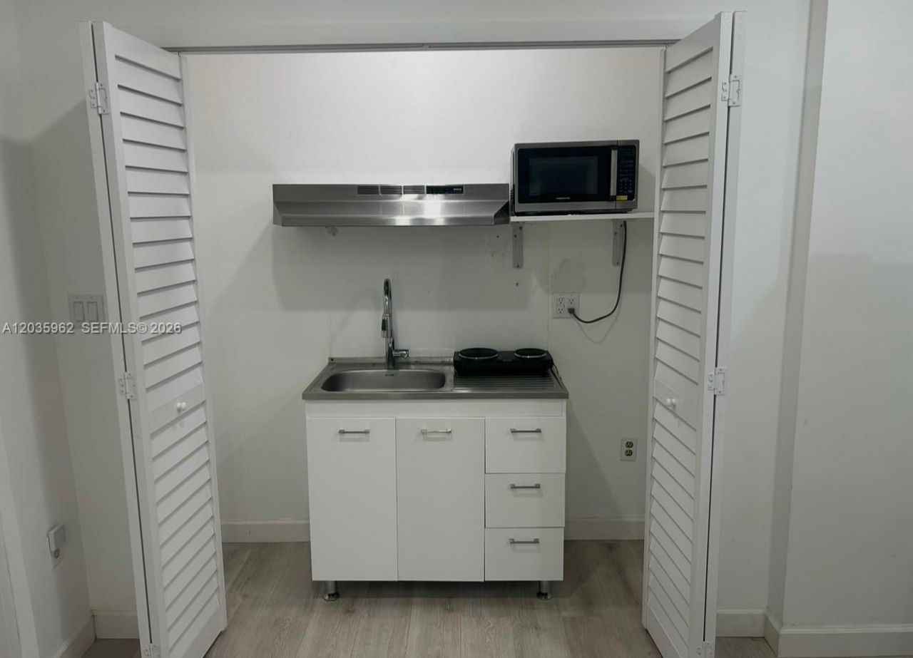 8764 SW 54th Ter, Unit Efficiency, Miami, FL 33165 Photo