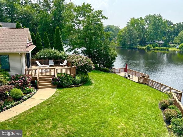 107 E LAKE BOULEVARD, MEDFORD, NJ 08055